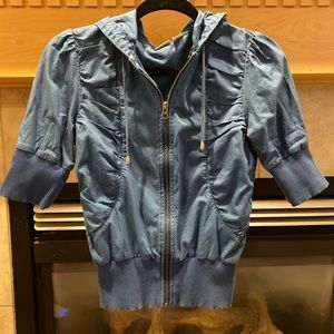 Quarter sleeve jacket